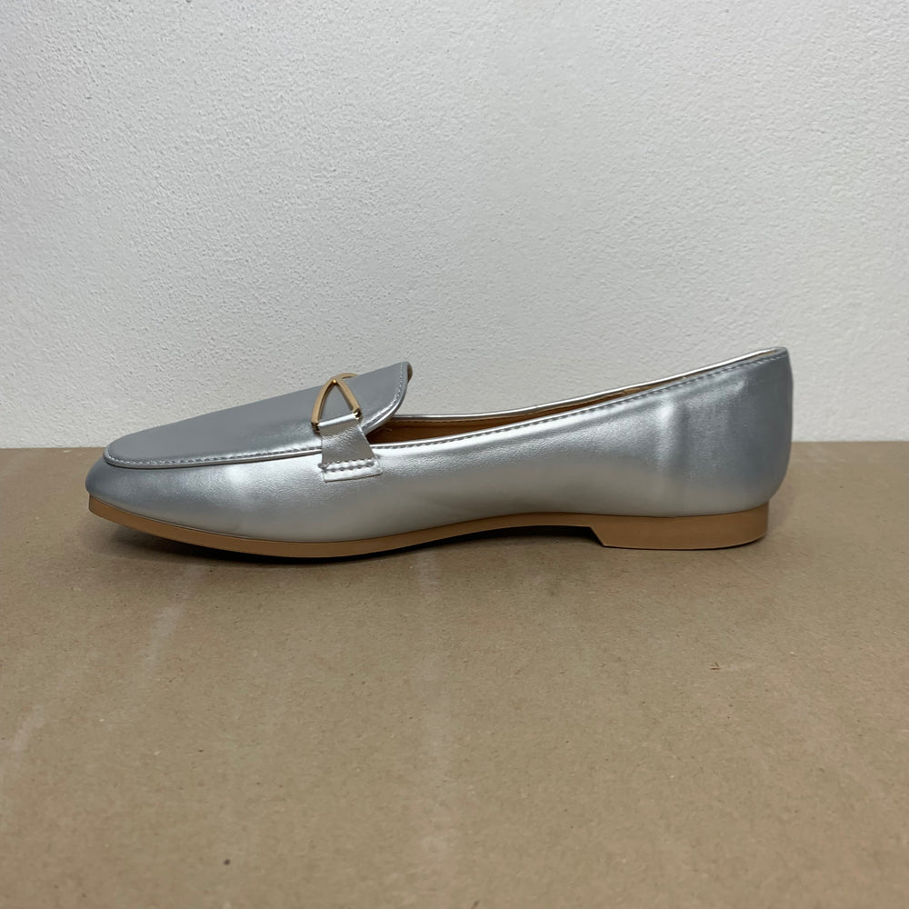 Mocassim Prata com detalhe dourado