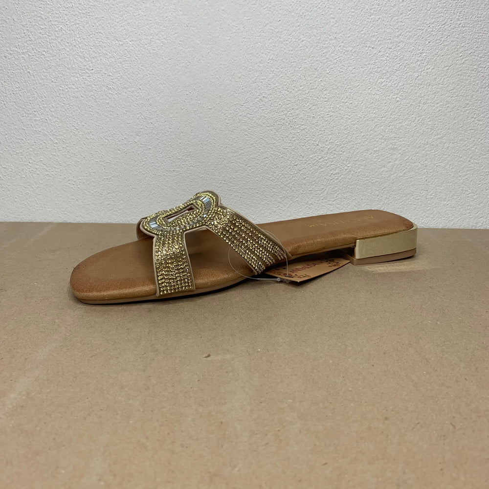 Chinelo Golden